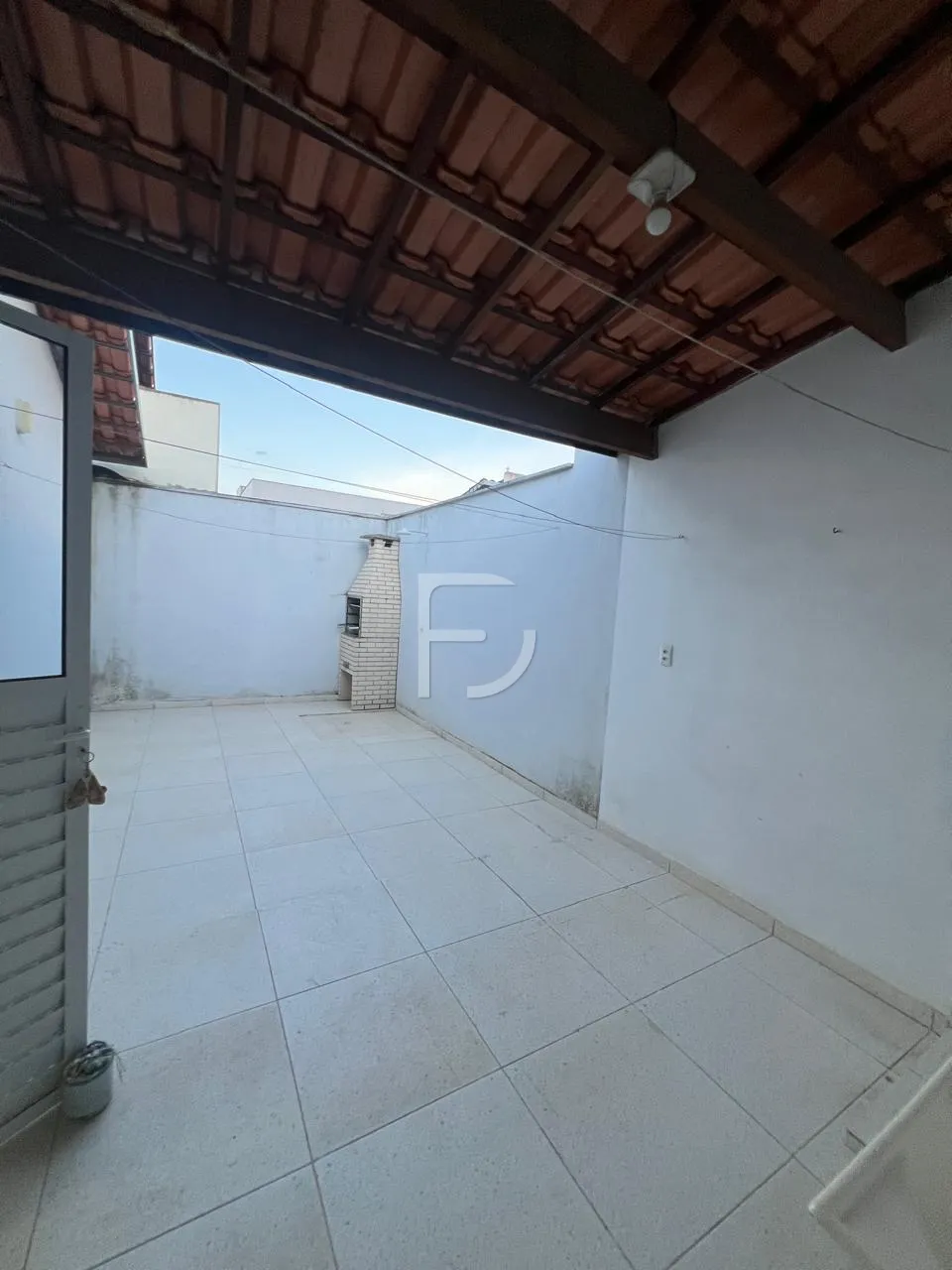 Casa de 2/4 sendo 1 suite no Papagaio